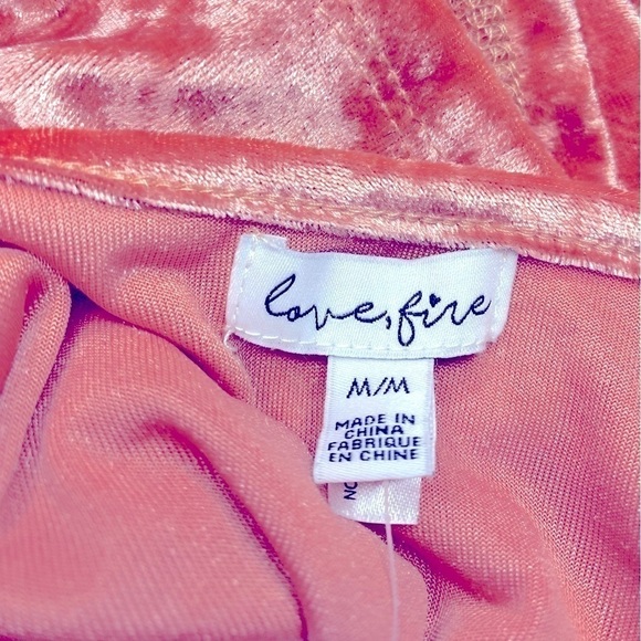 NWT love, Fire Crushed Velvet Long Sleeve Crop Top Peachy/Pink Size Medium - Picture 3 of 12